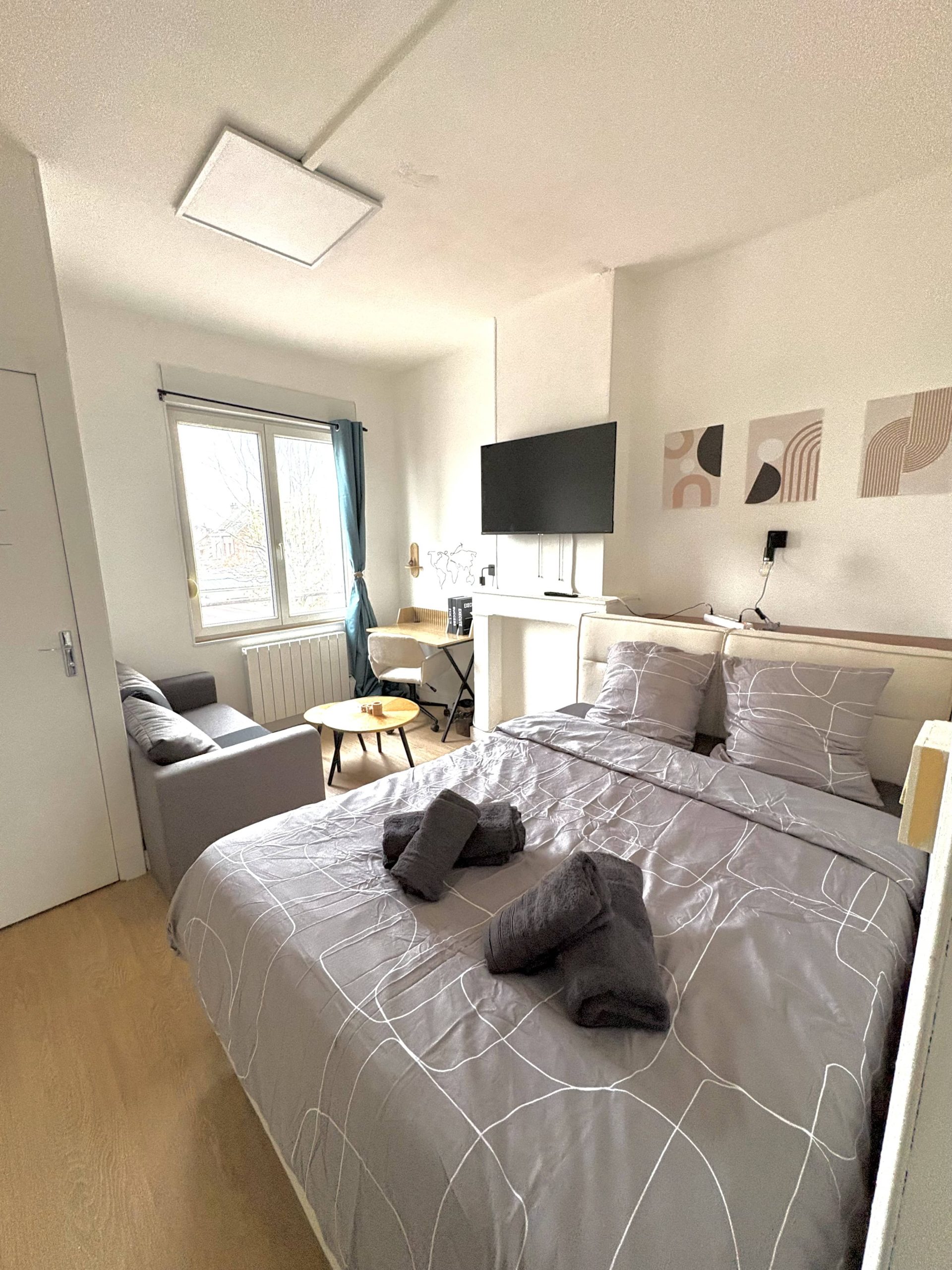 salon et chambre confortable valenciennes